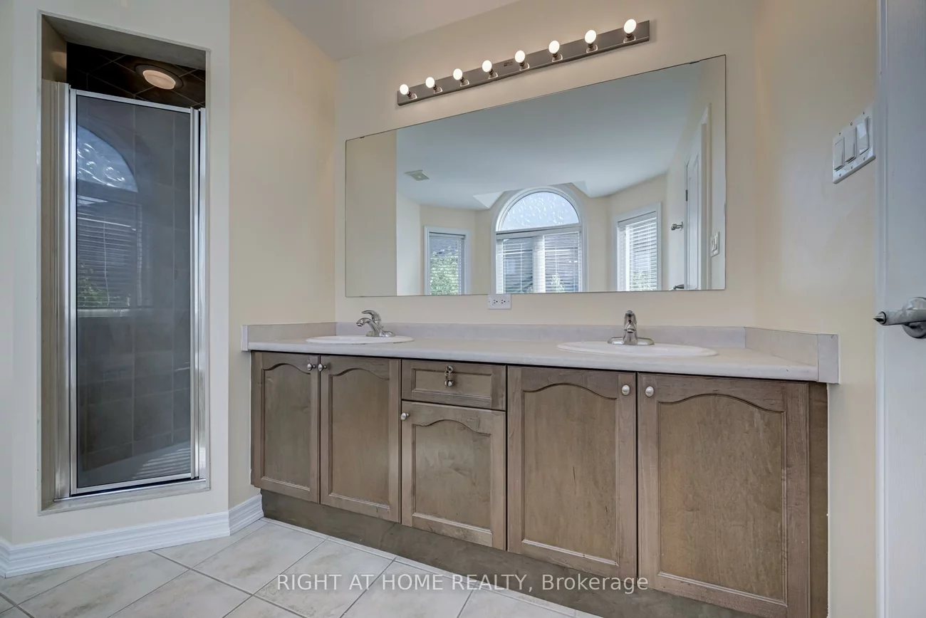 3407, Whilabout, 1001 - BR Bronte, Oakville