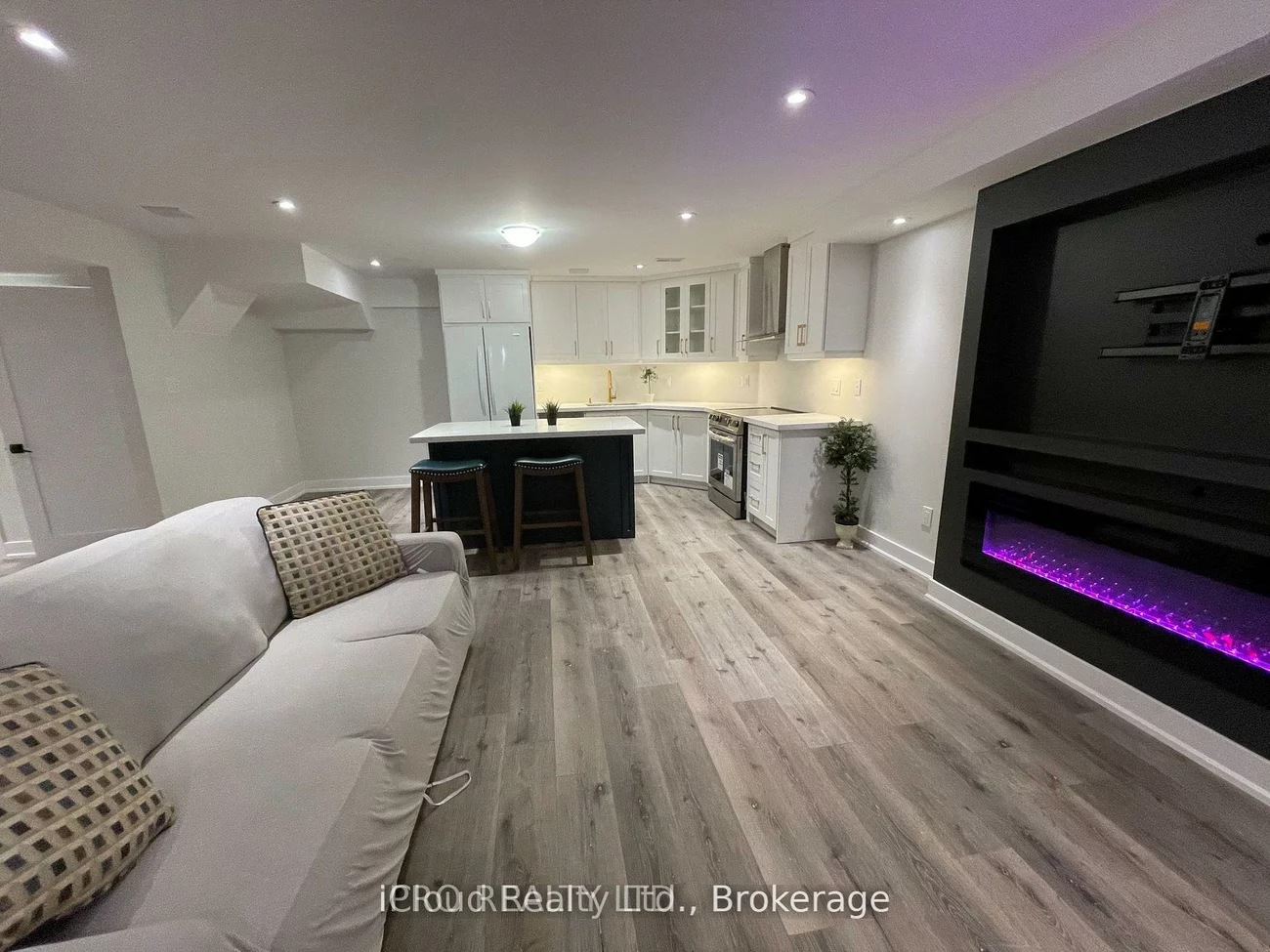 450, North Park, 1008 - GO Glenorchy, Oakville