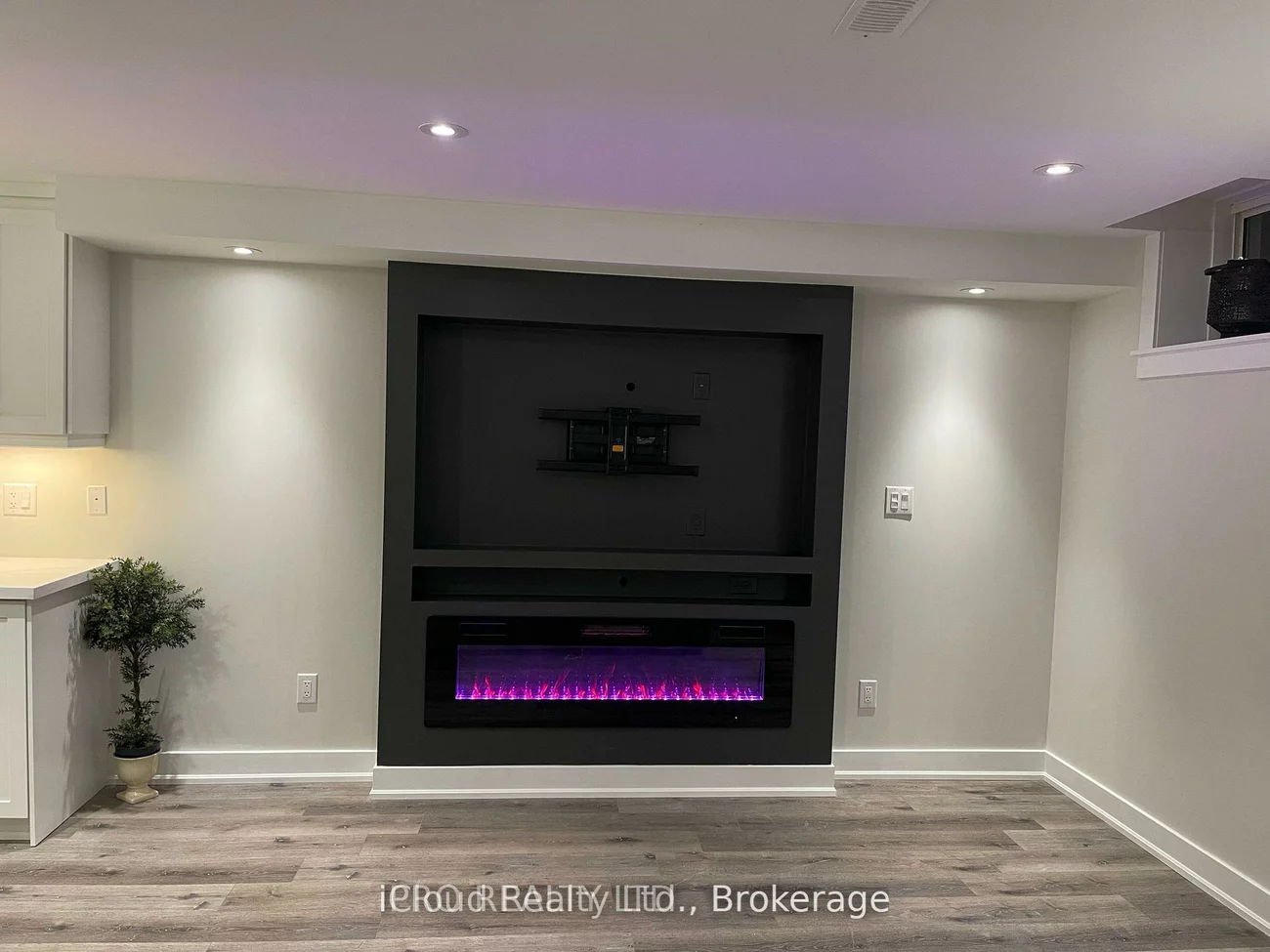 450, North Park, 1008 - GO Glenorchy, Oakville