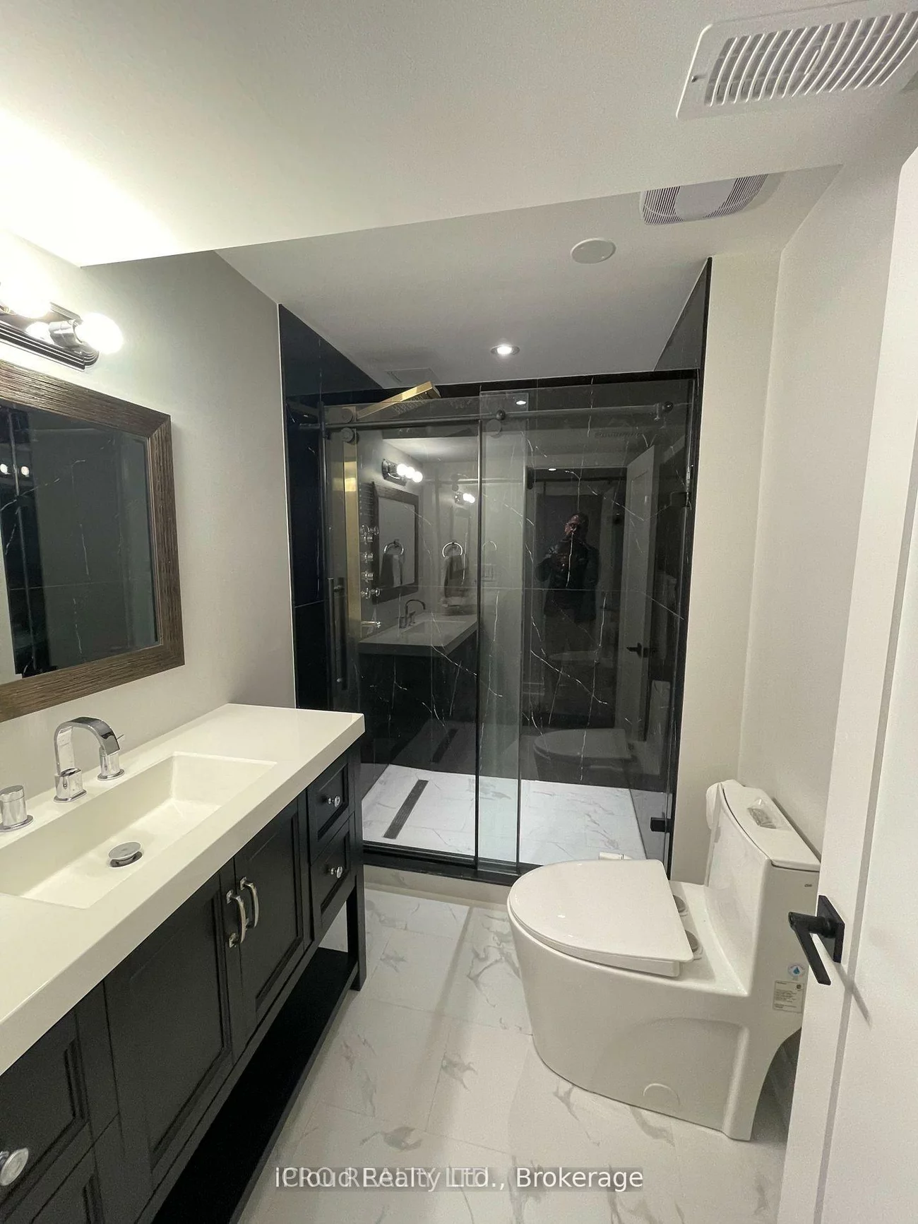 450, North Park, 1008 - GO Glenorchy, Oakville