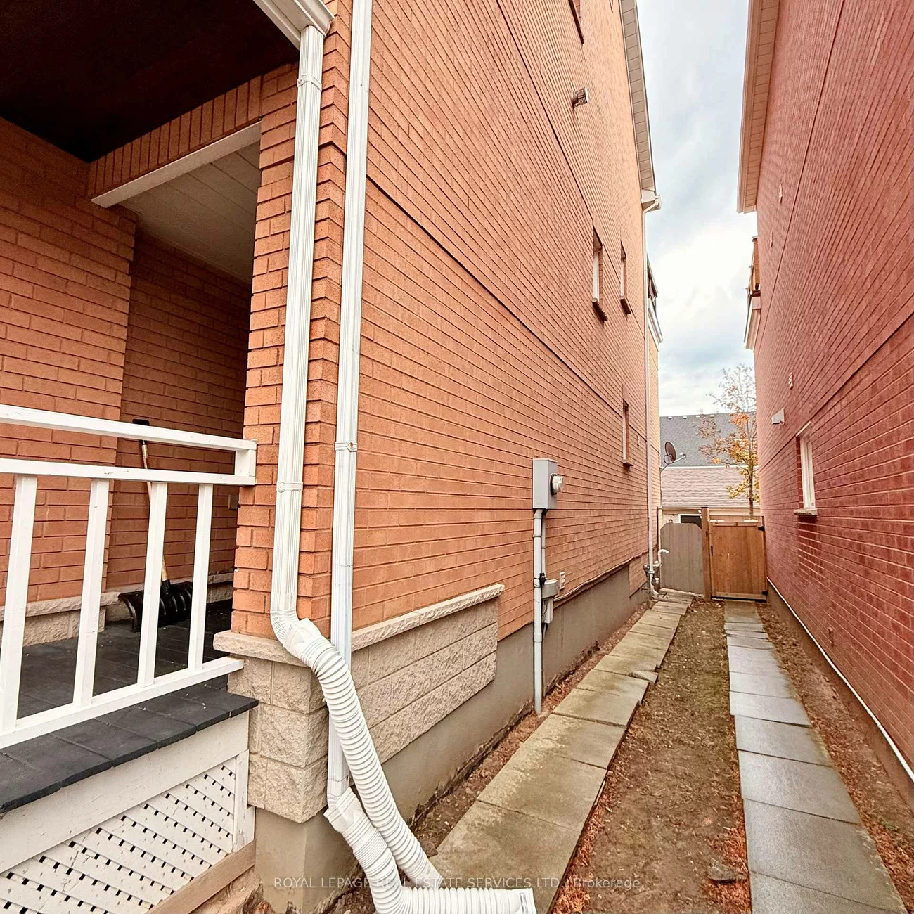 40, CHESTER, 1015 - RO River Oaks, Oakville