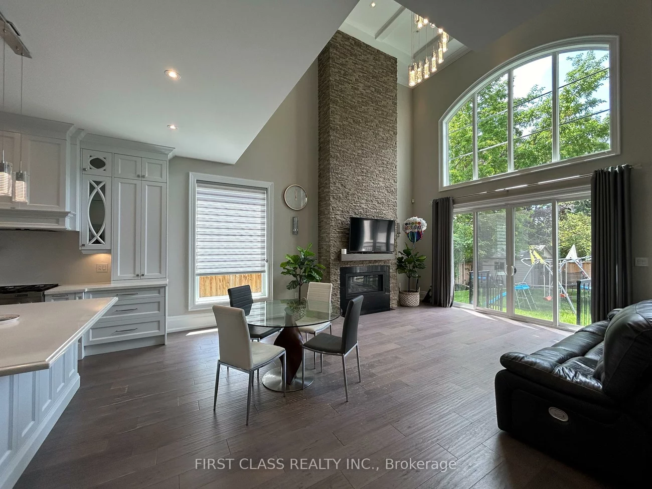 2194, Elmhurst, 1006 - FD Ford, Oakville