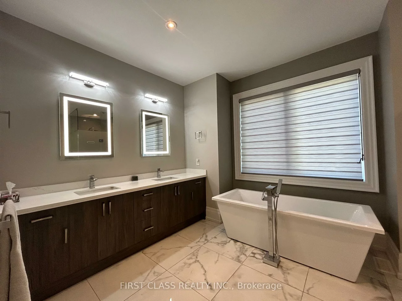 2194, Elmhurst, 1006 - FD Ford, Oakville