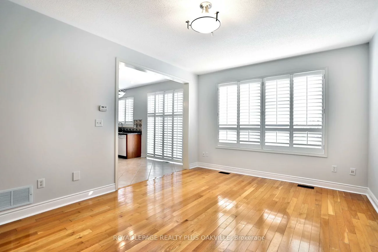 2565, Falkland, 1022 - WT West Oak Trails, Oakville