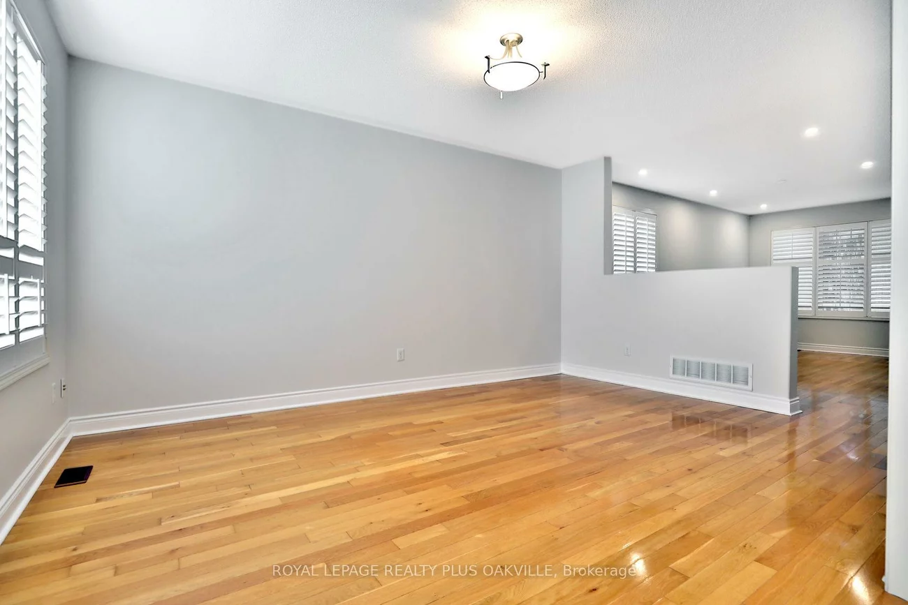 2565, Falkland, 1022 - WT West Oak Trails, Oakville