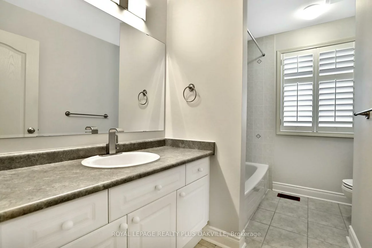 2565, Falkland, 1022 - WT West Oak Trails, Oakville