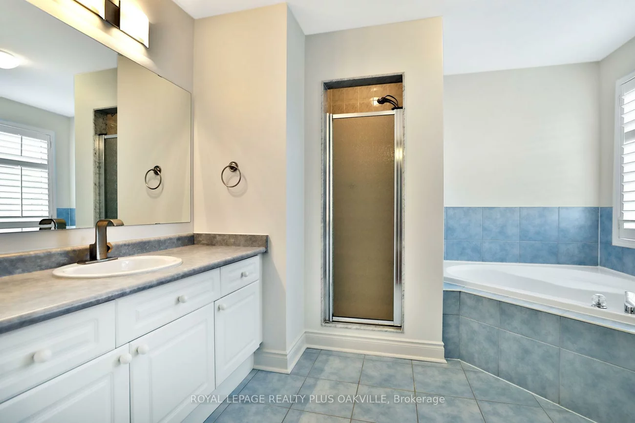 2565, Falkland, 1022 - WT West Oak Trails, Oakville