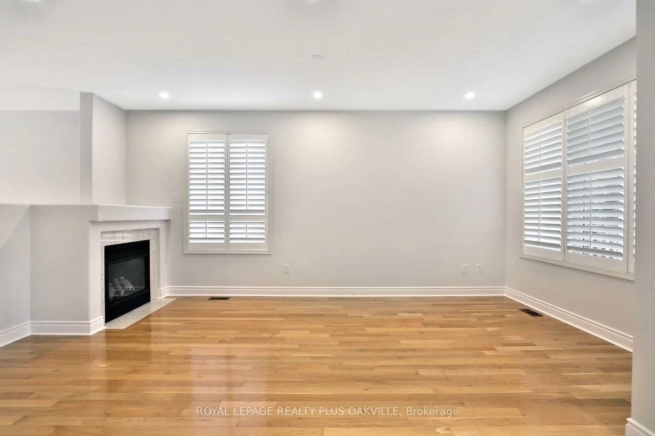 2565, Falkland, 1022 - WT West Oak Trails, Oakville