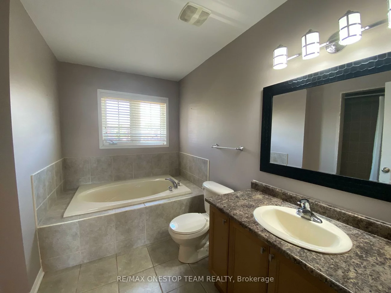 2329, Blue Oak, 1019 - WM Westmount, Oakville