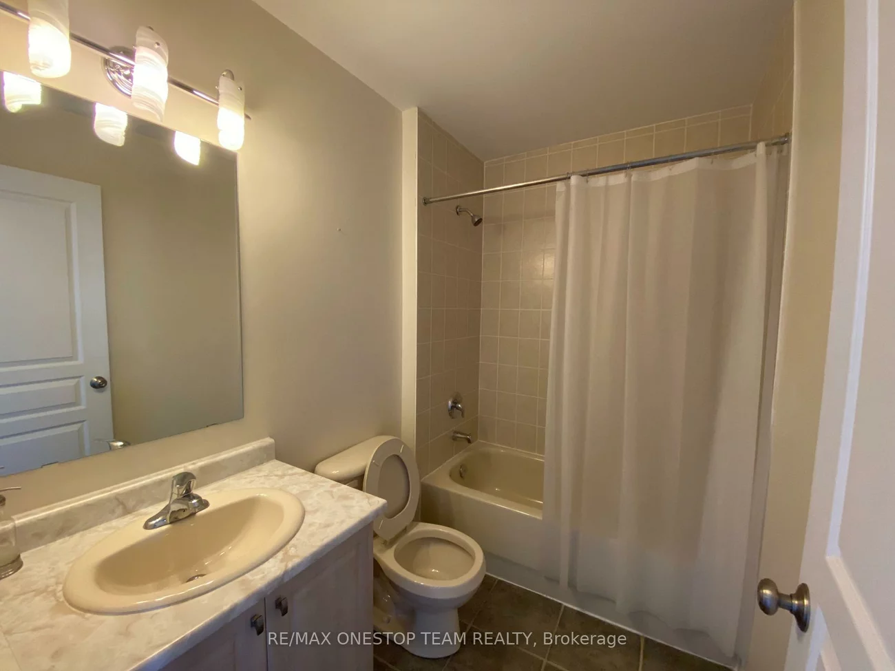 2329, Blue Oak, 1019 - WM Westmount, Oakville