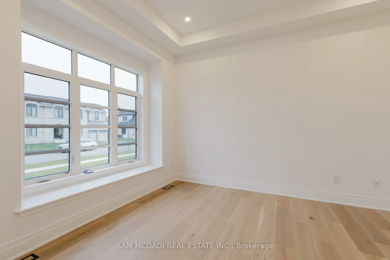 243, Prince George, 1017 - SW Southwest, Oakville