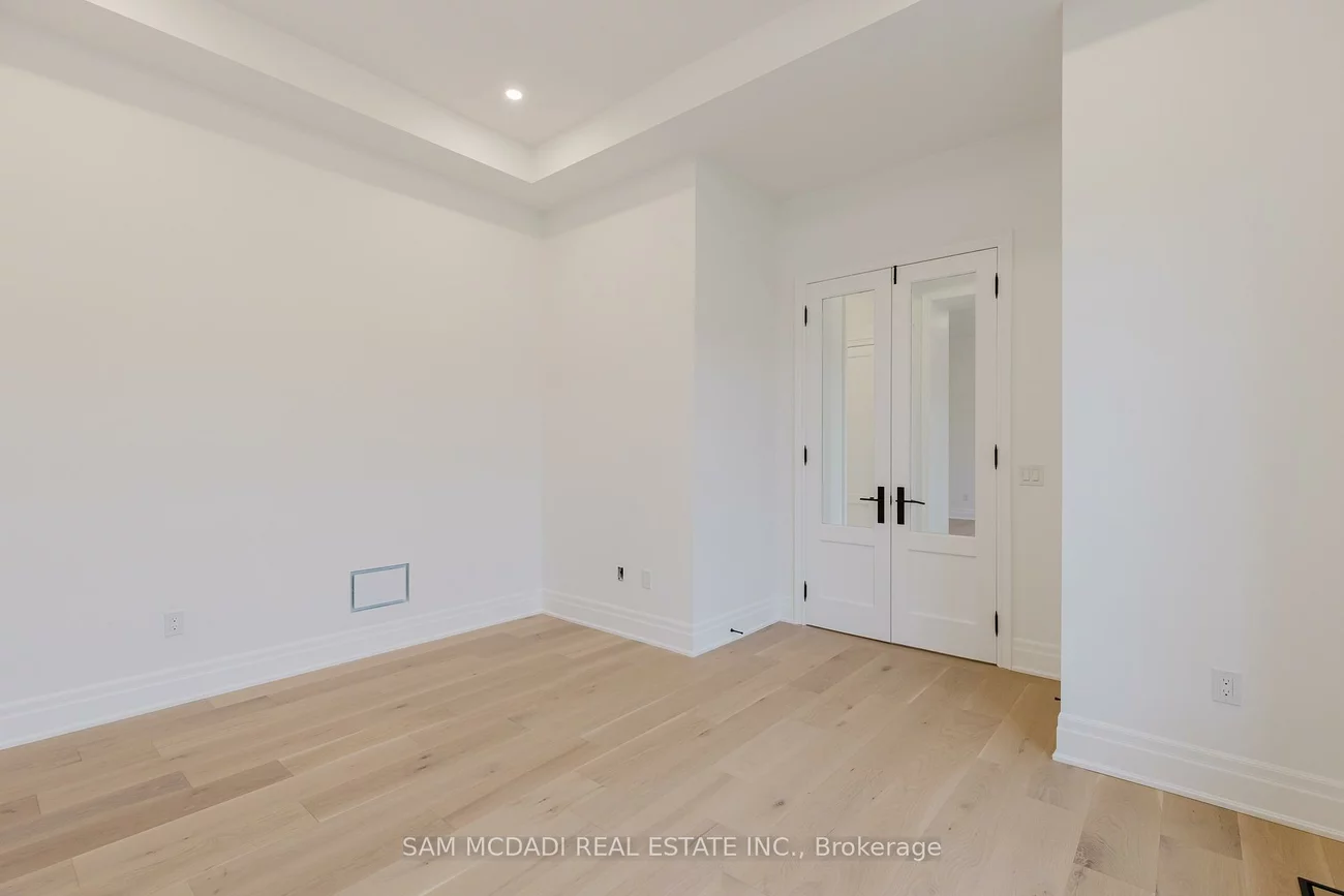 243, Prince George, 1017 - SW Southwest, Oakville