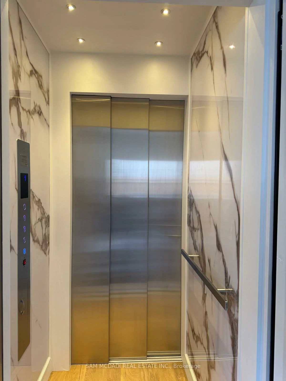 243, Prince George, 1017 - SW Southwest, Oakville