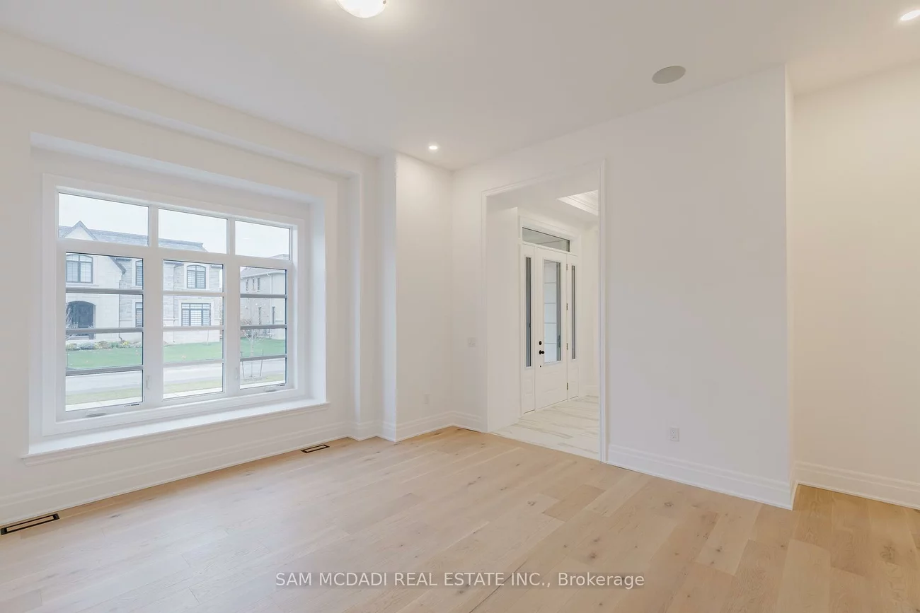 243, Prince George, 1017 - SW Southwest, Oakville