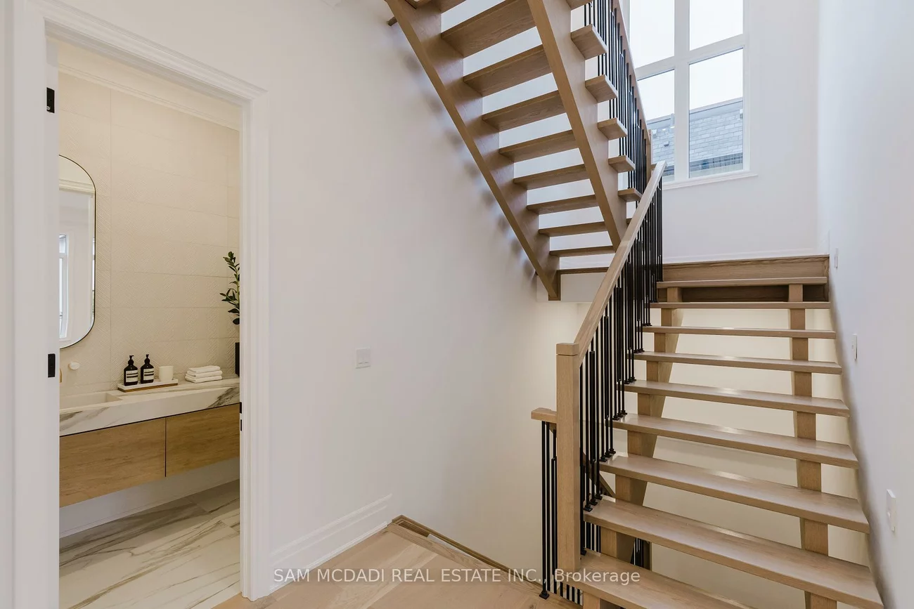 243, Prince George, 1017 - SW Southwest, Oakville