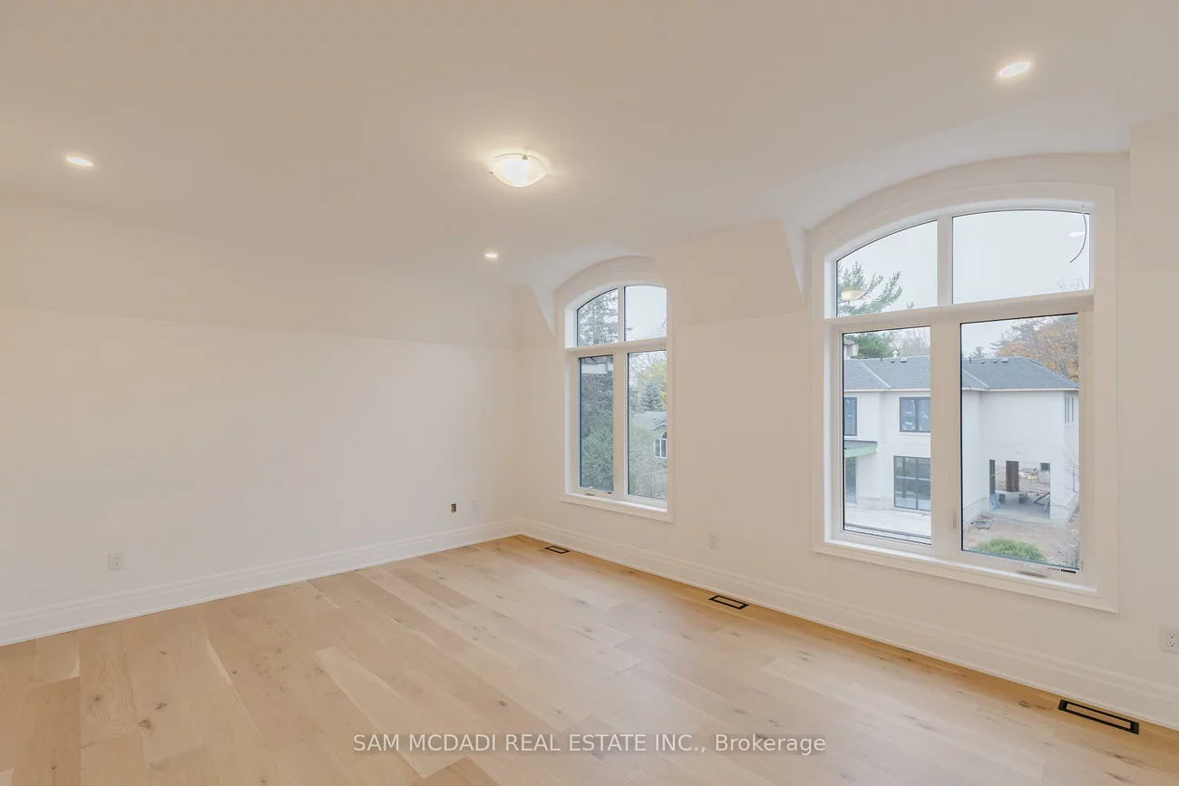 243, Prince George, 1017 - SW Southwest, Oakville