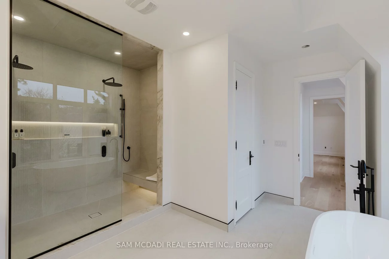 243, Prince George, 1017 - SW Southwest, Oakville