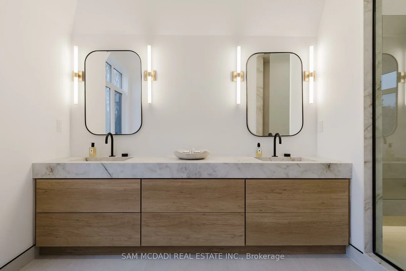 243, Prince George, 1017 - SW Southwest, Oakville