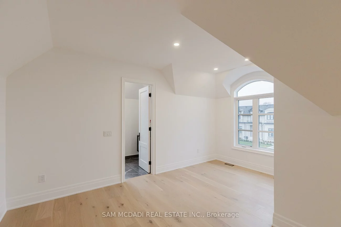 243, Prince George, 1017 - SW Southwest, Oakville