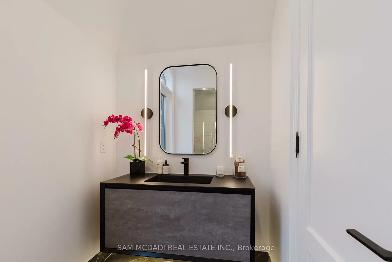 243, Prince George, 1017 - SW Southwest, Oakville