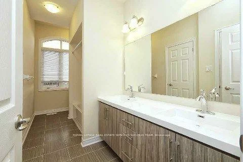 81, Kaitting, 1008 - GO Glenorchy, Oakville