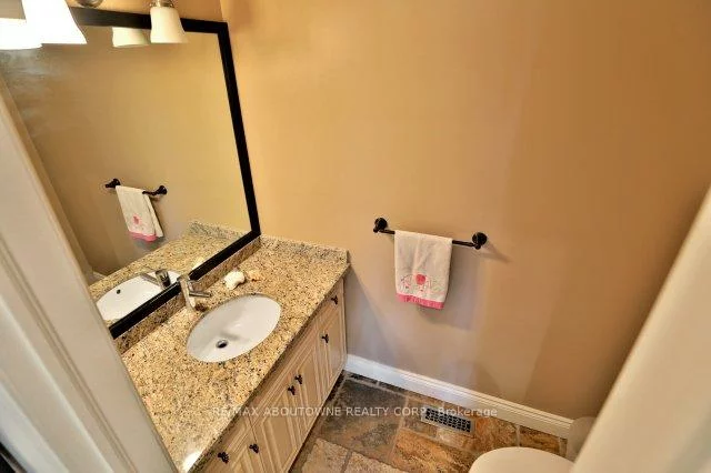 263, Princess Royal, 1003 - CP College Park, Oakville