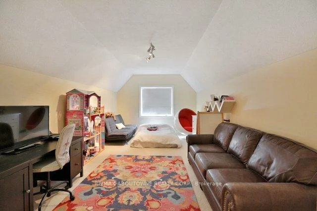 263, Princess Royal, 1003 - CP College Park, Oakville