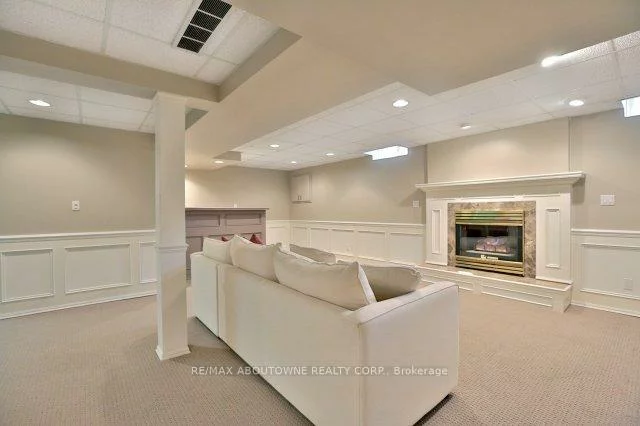 263, Princess Royal, 1003 - CP College Park, Oakville