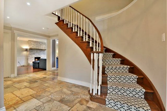 263, Princess Royal, 1003 - CP College Park, Oakville