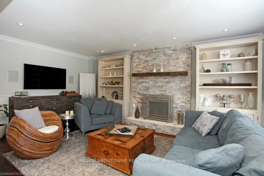 263, Princess Royal, 1003 - CP College Park, Oakville