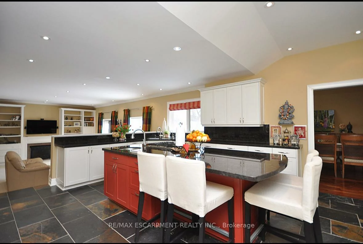 225, Forestwood, 1011 - MO Morrison, Oakville