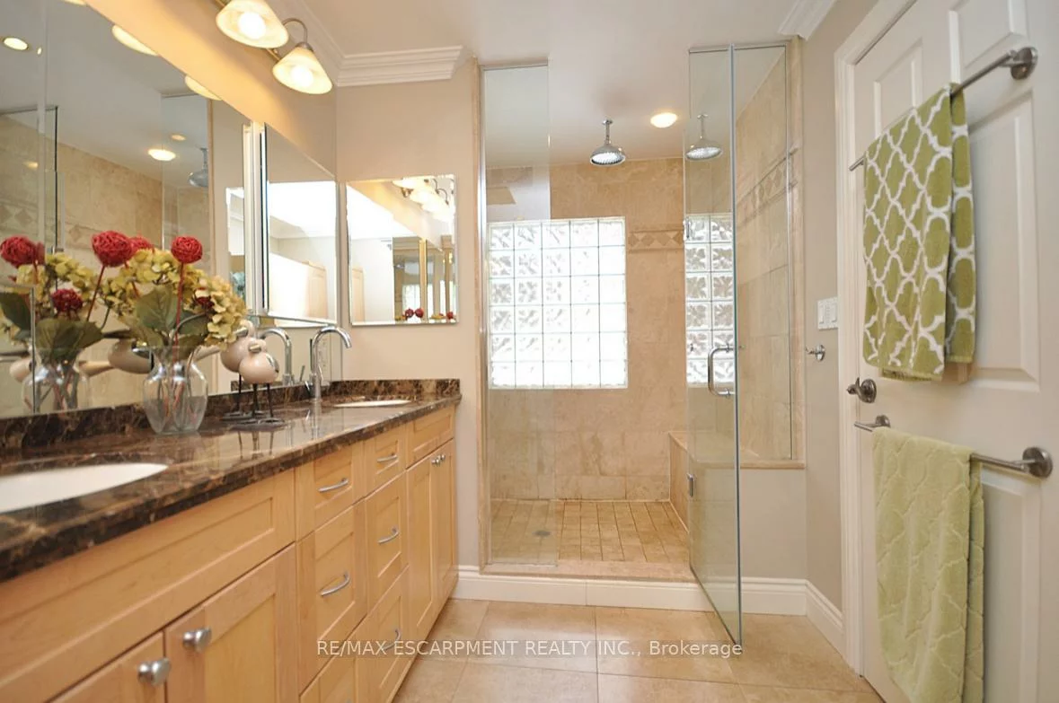 225, Forestwood, 1011 - MO Morrison, Oakville