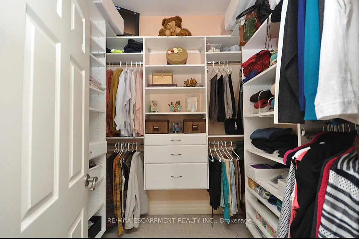 225, Forestwood, 1011 - MO Morrison, Oakville