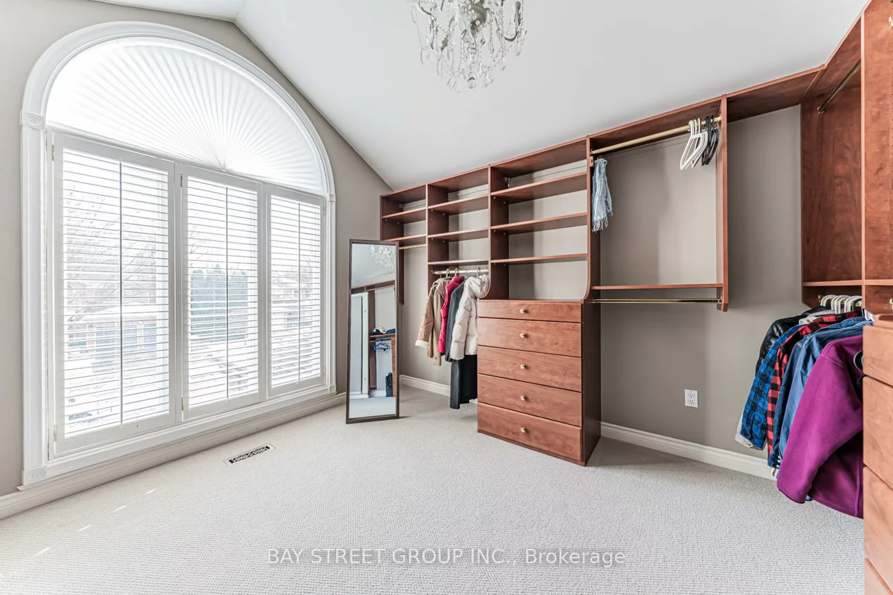 2191, Dunvegan, 1006 - FD Ford, Oakville