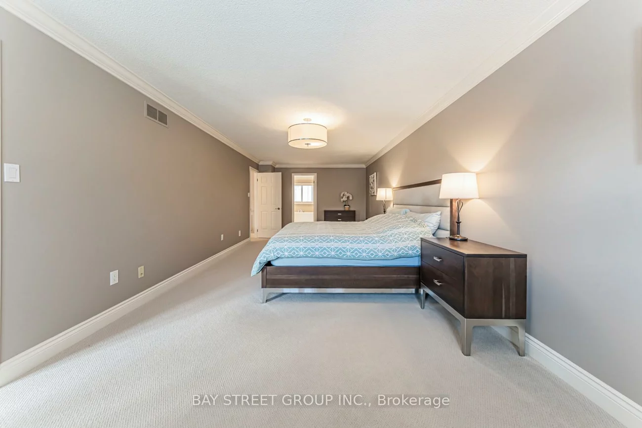 2191, Dunvegan, 1006 - FD Ford, Oakville