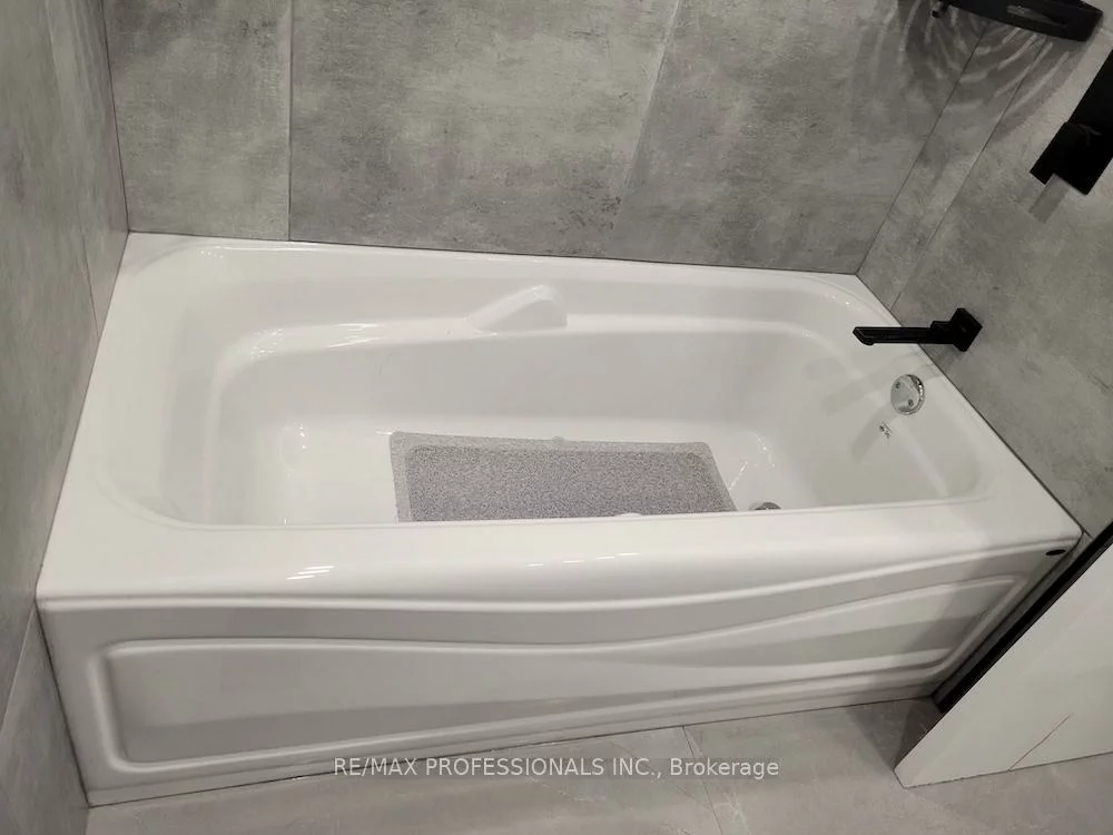 15, Ridge, 1003 - CP College Park, Oakville