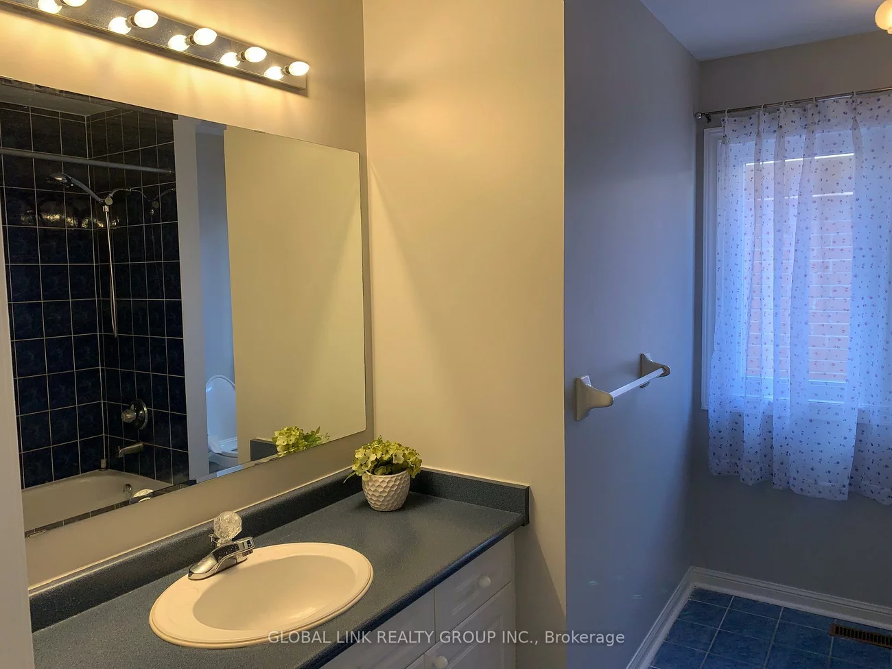 1328, Goldhawk, 1022 - WT West Oak Trails, Oakville