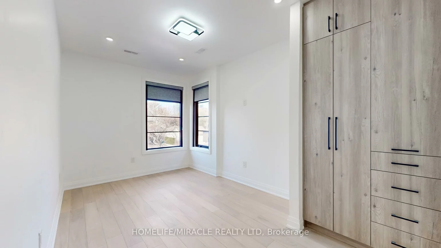 150, Stewart, 1002 - CO Central, Oakville