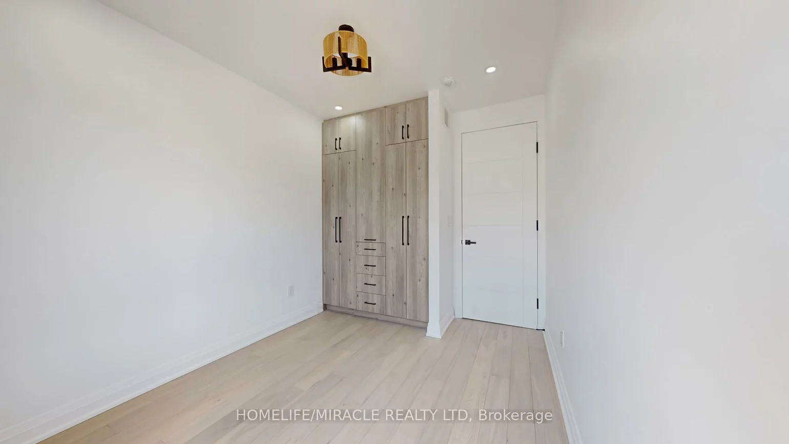 150, Stewart, 1002 - CO Central, Oakville