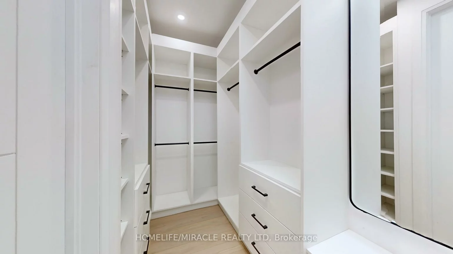 150, Stewart, 1002 - CO Central, Oakville