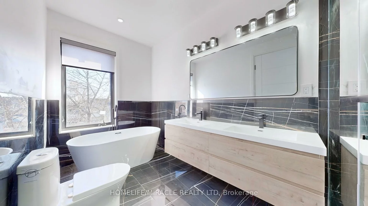 150, Stewart, 1002 - CO Central, Oakville