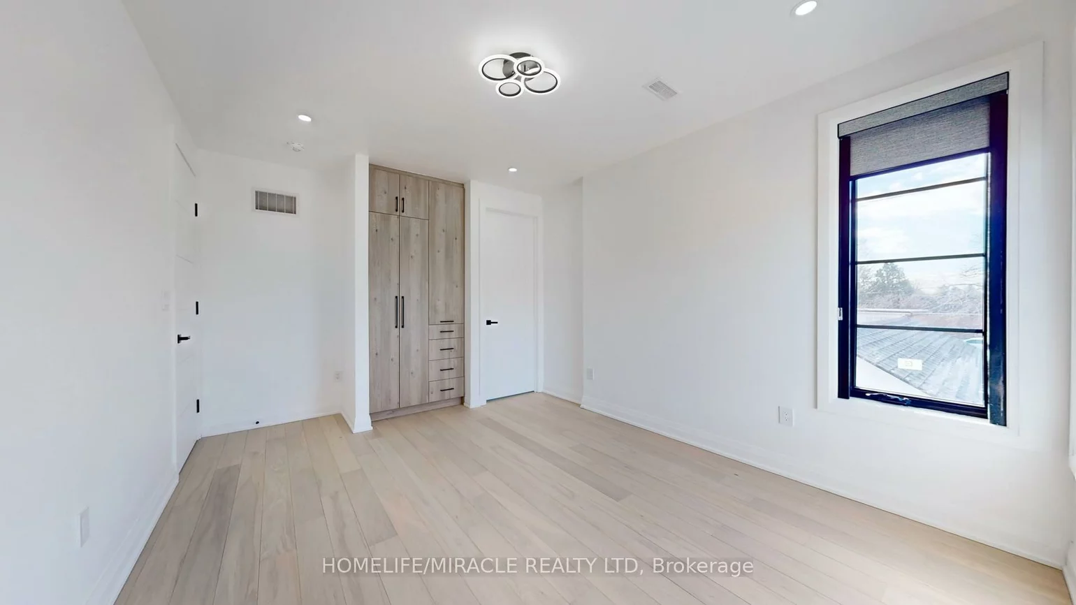 150, Stewart, 1002 - CO Central, Oakville