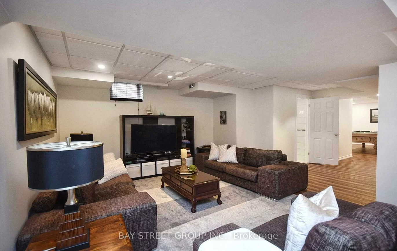 336, Turning Leaf, 1001 - BR Bronte, Oakville