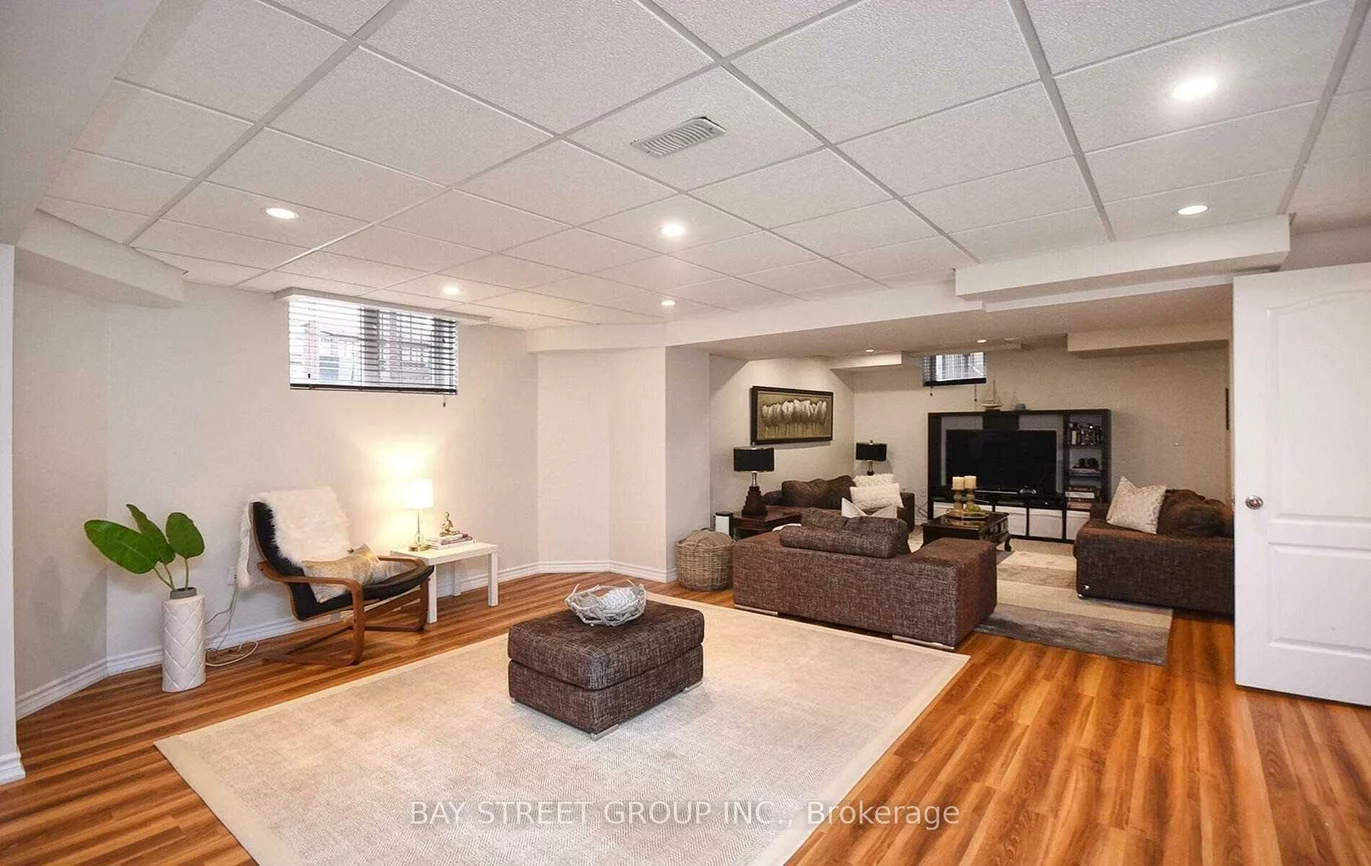 336, Turning Leaf, 1001 - BR Bronte, Oakville