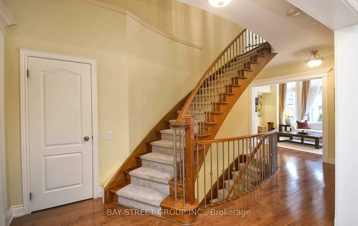 336, Turning Leaf, 1001 - BR Bronte, Oakville