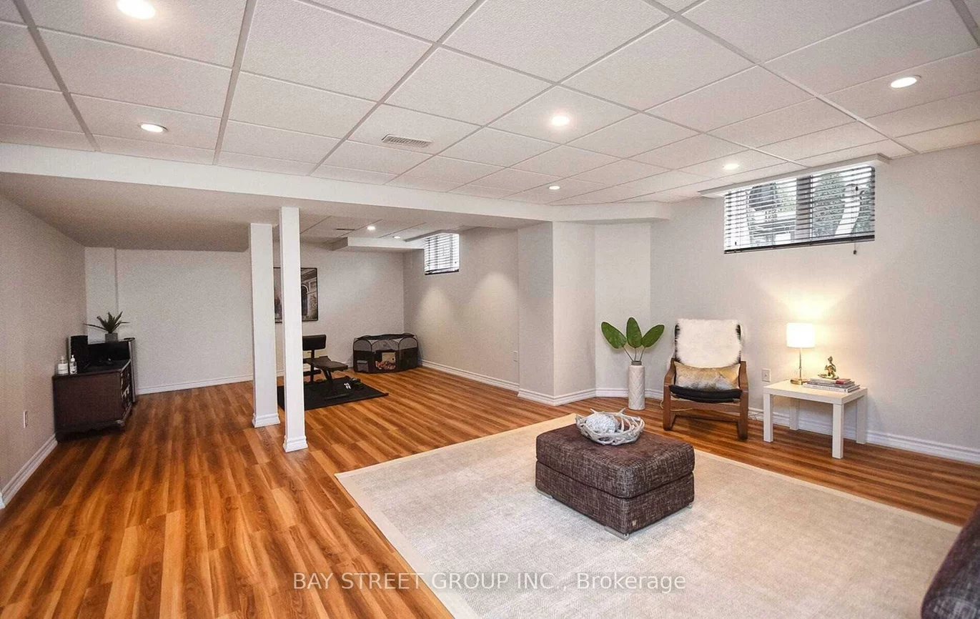 336, Turning Leaf, 1001 - BR Bronte, Oakville