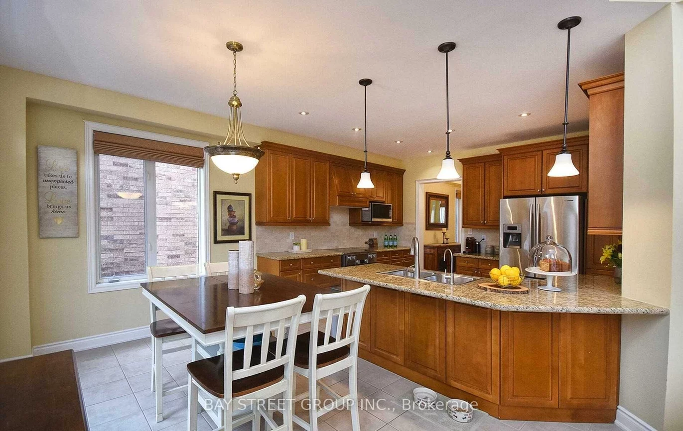 336, Turning Leaf, 1001 - BR Bronte, Oakville