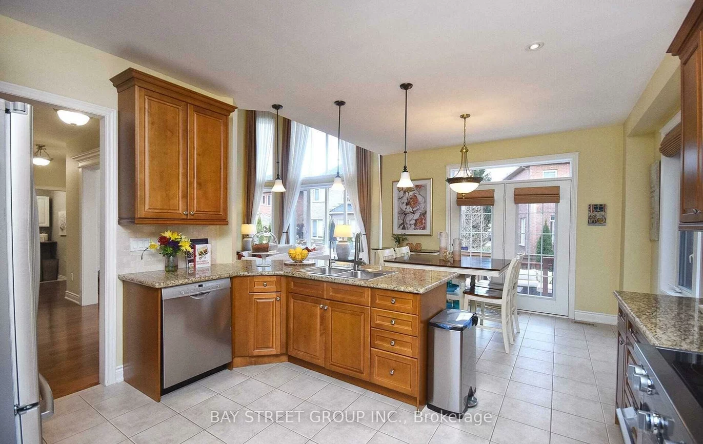 336, Turning Leaf, 1001 - BR Bronte, Oakville