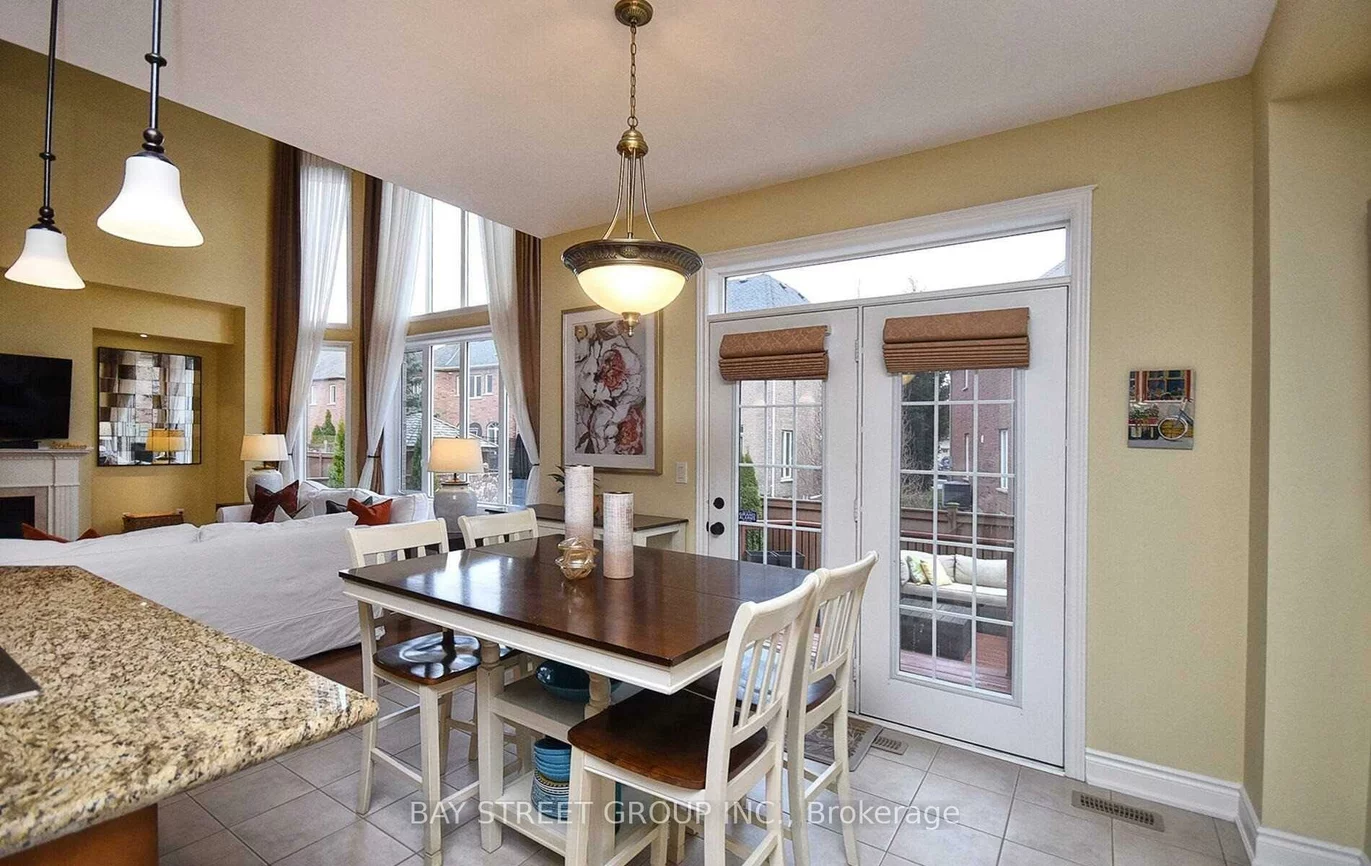 336, Turning Leaf, 1001 - BR Bronte, Oakville