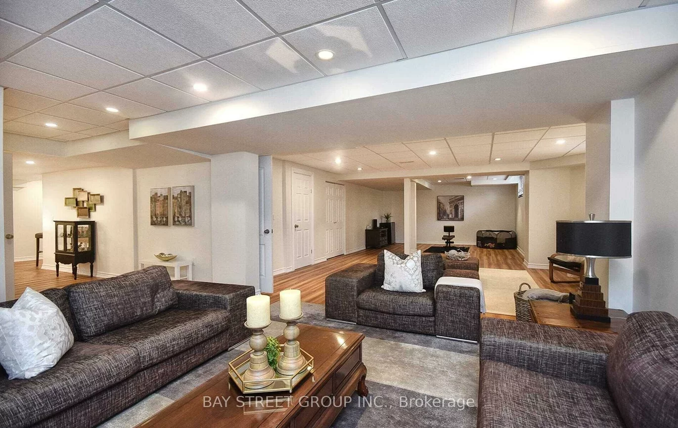 336, Turning Leaf, 1001 - BR Bronte, Oakville